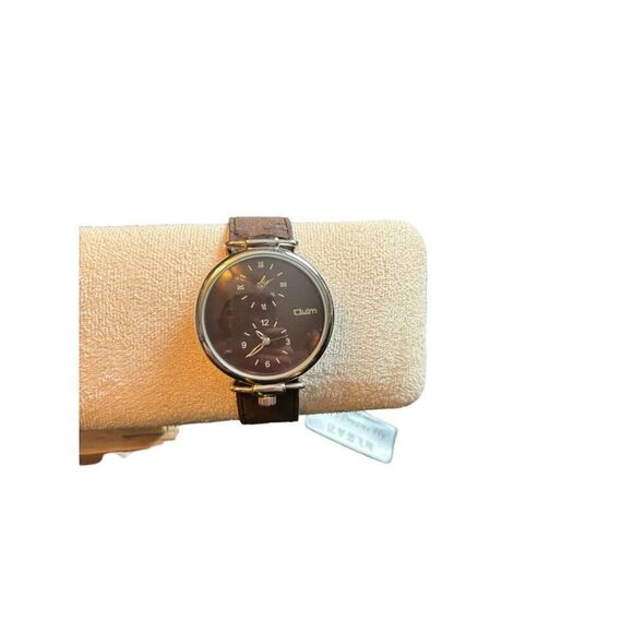 Vintage Oulm Watch With Leather Strap & Analog Dial - Picture 1 of 11